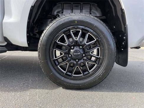 Used 2020 Toyota Tundra SR5 w/ SR5 Leather Package image 9
