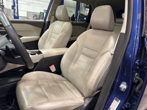 Used 2023 Nissan Rogue SL w/ SL Premium Package image 29