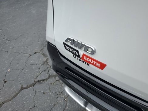 Used 2022 Toyota Sienna Limited image 7