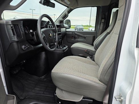Used 2025 Chevrolet Express 3500 LT w/ LT Preferred Equipment Group RWD image 2