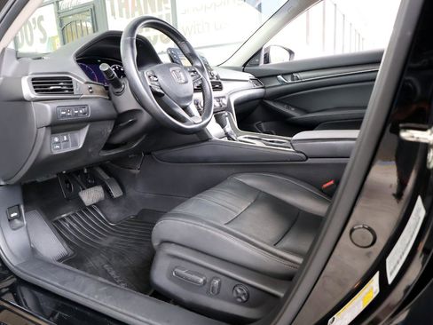 Used 2018 Honda Accord Touring image 38