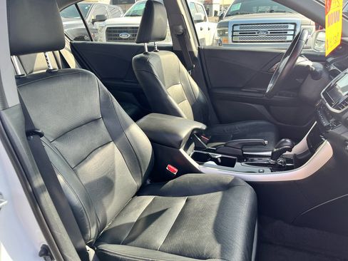 Used 2017 Honda Accord Touring image 19