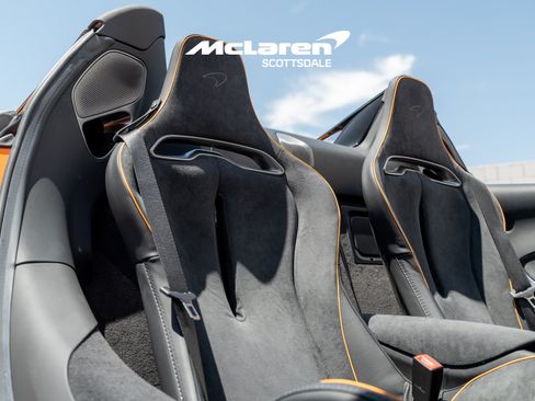 Used 2025 McLaren Artura Spider RWD image 12