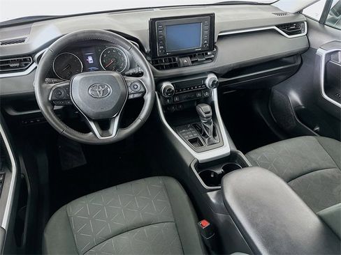 Used 2020 Toyota RAV4 XLE image 27