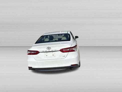 Used 2018 Toyota Camry LE w/ Moonroof Package FWD image 4