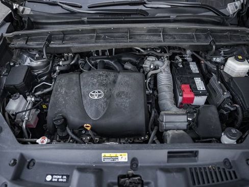 Used 2022 Toyota Highlander XLE image 23