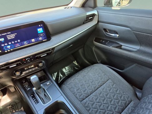 Used 2026 Nissan Kicks SV FWD image 15