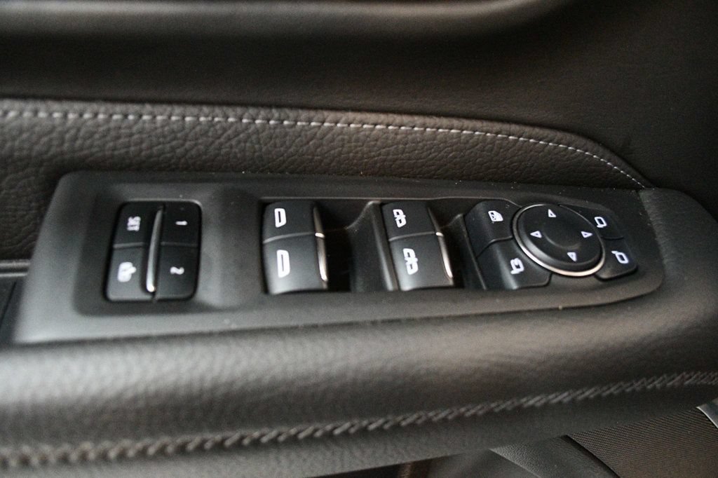 Used 2024 GMC Yukon XL Denali AWD/4WD image 75