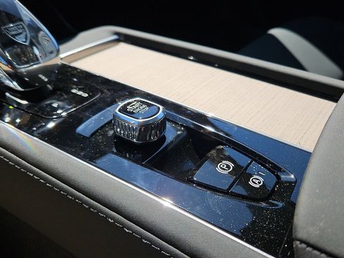 New 2026 Volvo XC90 B5 Core w/ Protection Package Premier AWD/4WD image 19