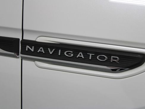 Used 2023 Lincoln Navigator Reserve image 13