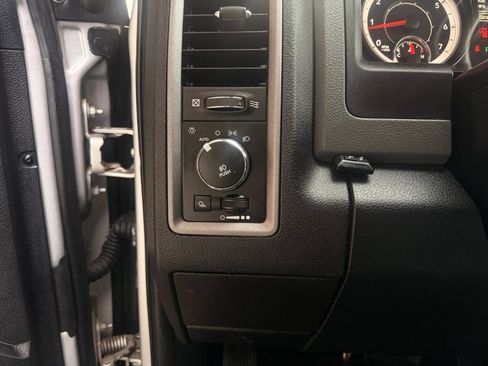 Used 2017 RAM 1500 Express AWD/4WD image 10