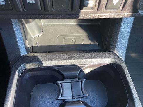 Used 2017 Toyota Tacoma TRD Sport image 31