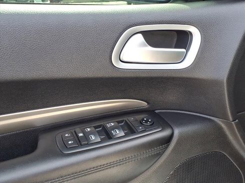 Used 2019 Dodge Durango SXT image 4