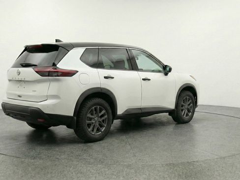 Used 2025 Nissan Rogue SV AWD/4WD image 9