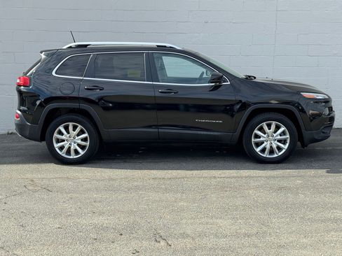 Used 2017 Jeep Cherokee Limited image 3