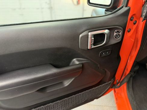Used 2018 Jeep Wrangler Unlimited Sport S AWD/4WD image 27
