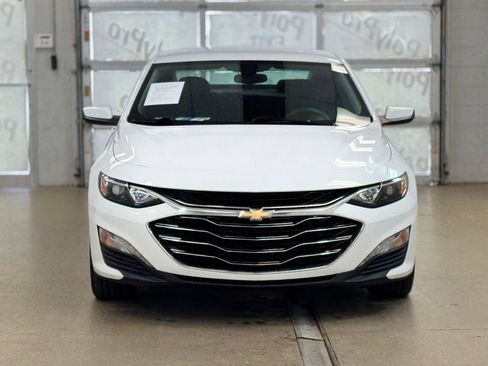 Used 2021 Chevrolet Malibu LT FWD image 2