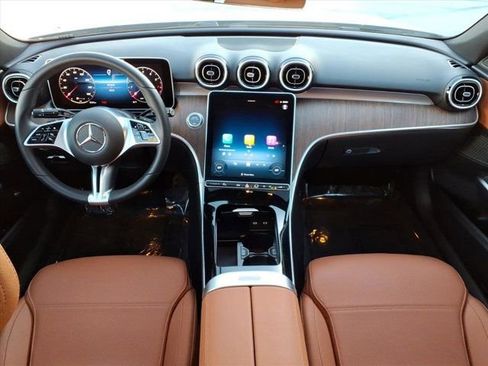 Used 2025 Mercedes-Benz C 300 4MATIC Sedan image 4