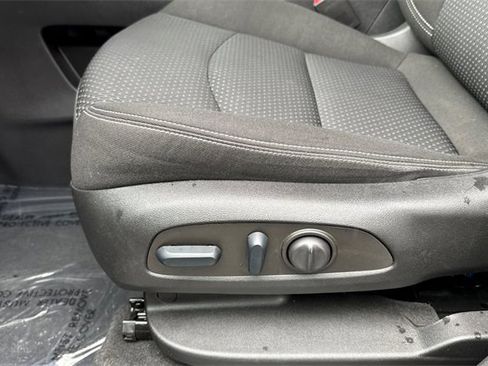 Used 2022 GMC Terrain SLE w/ Driver Convenience Package image 13