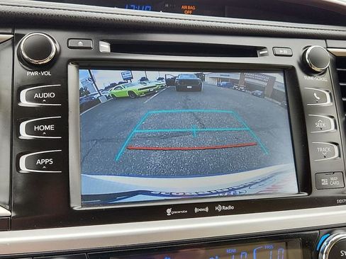 Used 2018 Toyota Highlander XLE FWD image 18