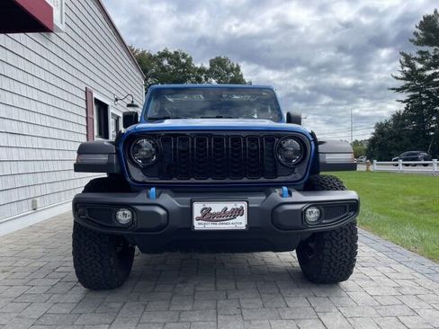 Used 2024 Jeep Wrangler Willys image 3