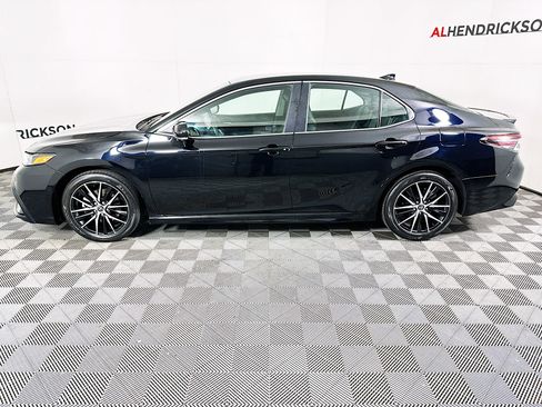 Used 2024 Toyota Camry SE image 6