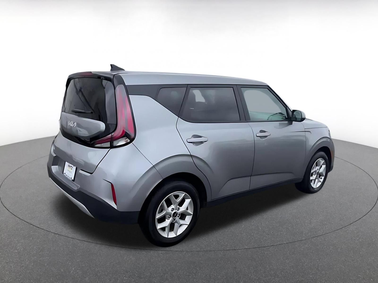 Used 2025 Kia Soul LX w/ LX Technology Package FWD image 14