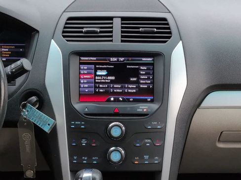 Used 2013 Ford Explorer XLT FWD image 17