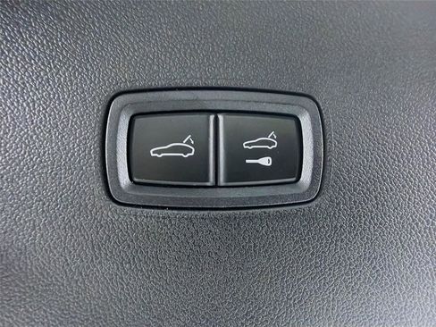 Used 2025 Porsche Cayenne S AWD/4WD image 24