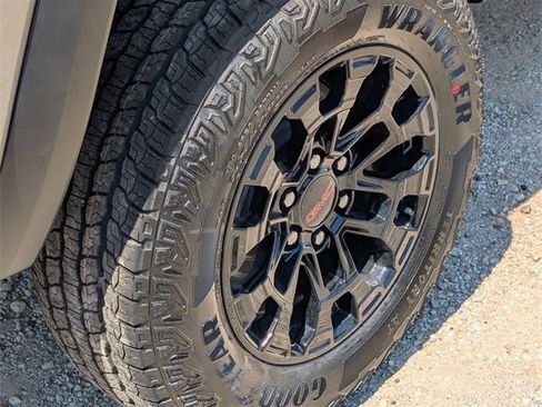 New 2026 GMC Canyon Elevation w/ Convenience Package image 6