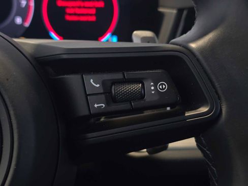 Used 2024 Porsche Cayenne image 32