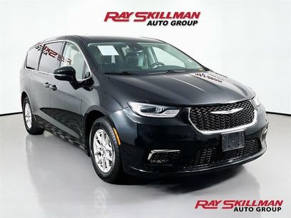 Used 2024 Chrysler Pacifica Touring-L