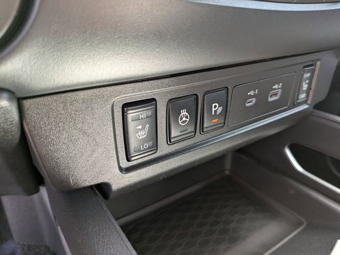 Used 2022 Nissan Frontier SV RWD image 24