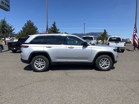 Used 2025 Jeep Grand Cherokee Laredo X w/ Trailer Tow Package image 2