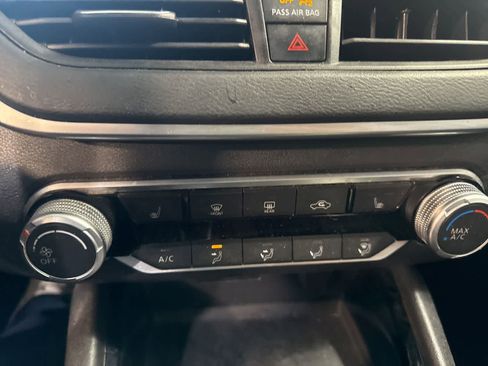 Used 2022 Nissan Altima 2.5 SV w/ SV Premium Package image 25