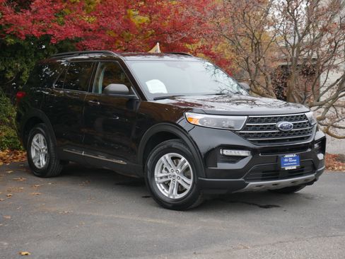 Certified 2024 Ford Explorer XLT w/ Equipment Group 202A image 29