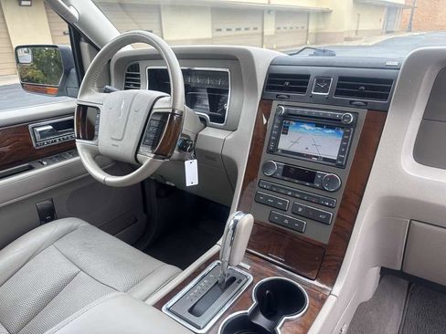 Used 2014 Lincoln Navigator 4WD image 20