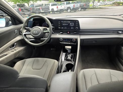 Used 2022 Hyundai Elantra SEL FWD image 14