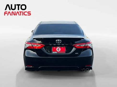 Used 2018 Toyota Camry SE FWD image 4