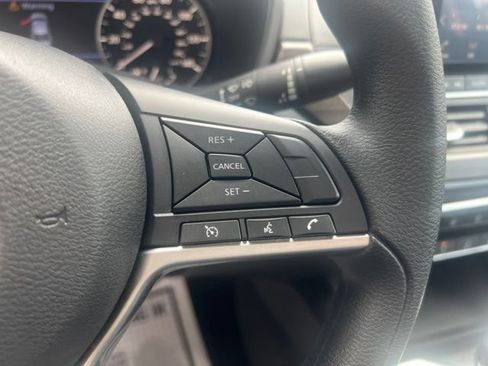 Used 2025 Nissan Altima 2.5 SV FWD image 17