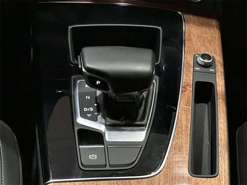 Used 2023 Audi Q5 2.0T Premium w/ Convenience Package image 18