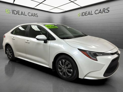 Used 2020 Toyota Corolla LE FWD image 3