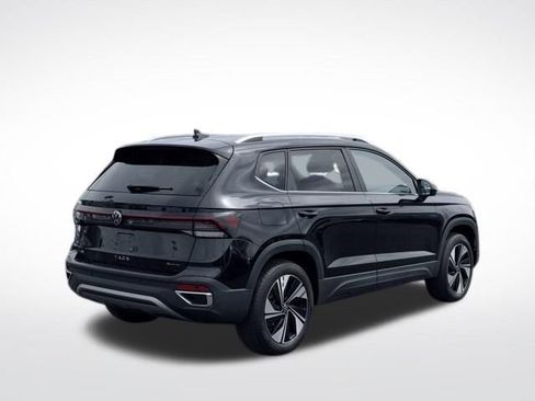 Used 2025 Volkswagen Taos SE AWD/4WD image 5