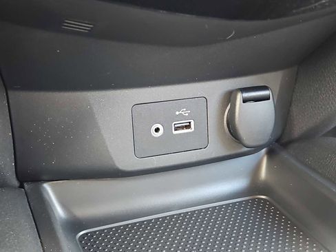 Used 2018 Nissan Rogue S AWD/4WD image 10