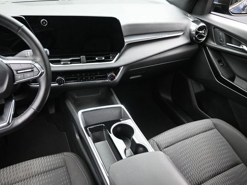 Used 2025 Chevrolet Equinox LT image 12