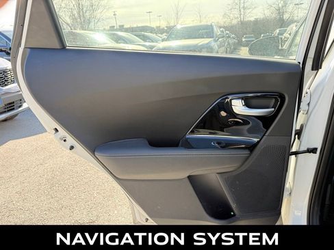 Certified 2017 Kia Niro EX image 9