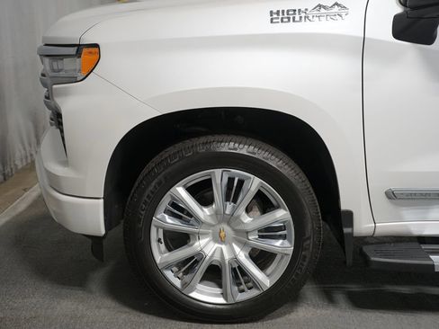 Used 2023 Chevrolet Silverado 1500 High Country w/ High Country Premium Package AWD/4WD image 5