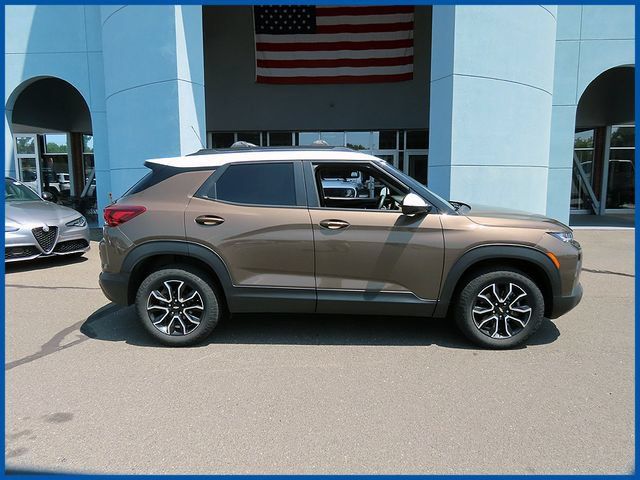 Used 2022 Chevrolet TrailBlazer ACTIV AWD/4WD image 2