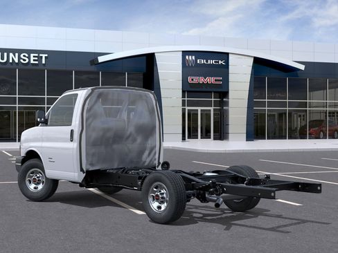 New 2025 GMC Savana 3500 w/ Power Convenience Package RWD image 3