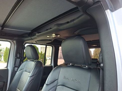 Used 2023 Jeep Wrangler Unlimited Sahara image 13